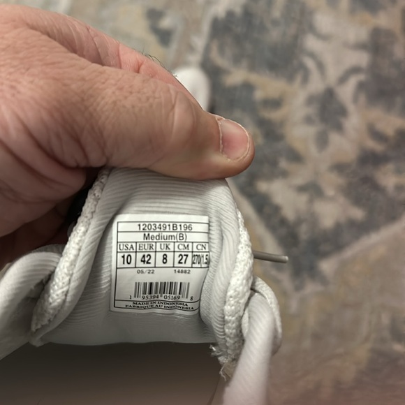 Women’s size 10 Brooks sneakers - Picture 5 of 6